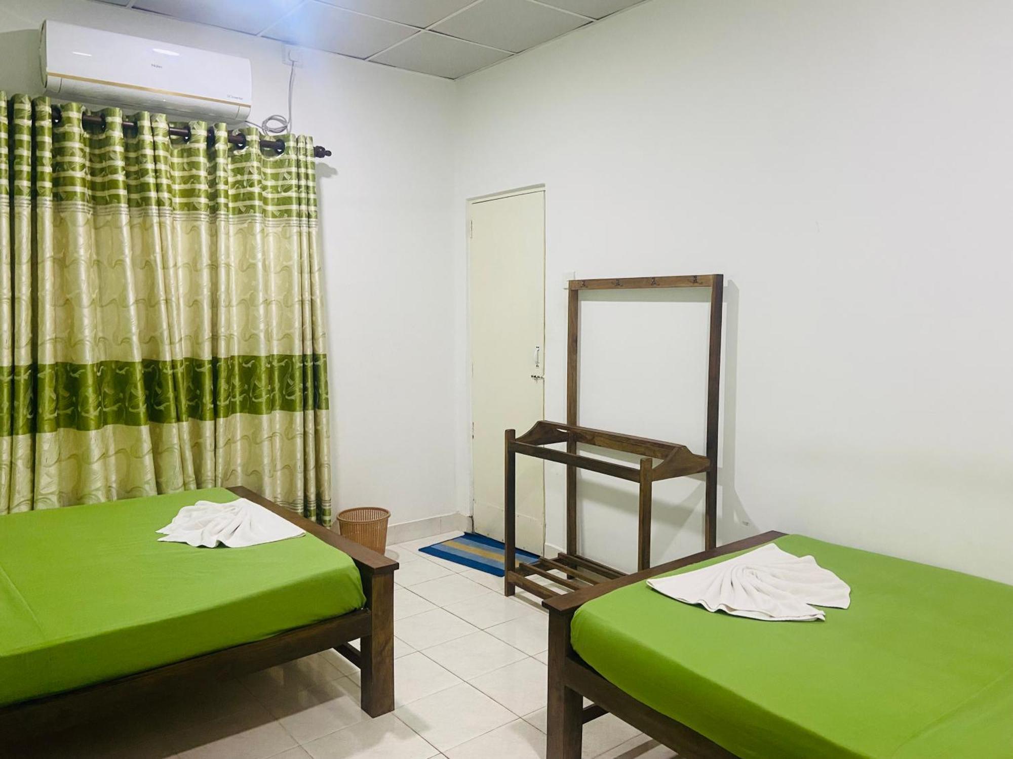 The Lake Round Guest House Kandy Exterior foto